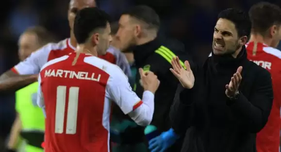 Pelatih Arsenal Mikel Arteta, bersama Gabriel Martineli. (Foto: AFP)