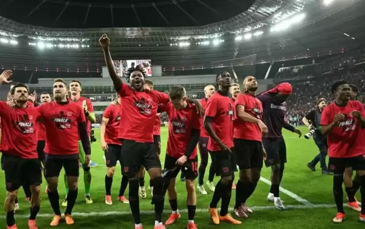Pemain Bayer Leverkusen merayakan keberhasilan. (Foto: Antara)