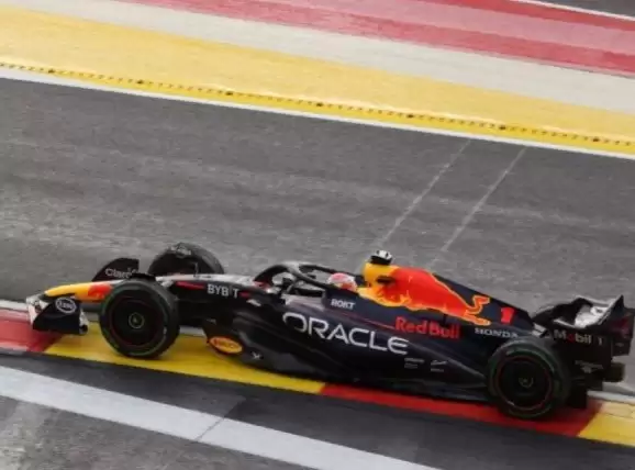 Pebalap Red Bull Max Verstappen dalam sesi kualifikasi GP Belgia di Sirkuit Spa-Francorchamps, Jumat (Foto: ANTARA)
