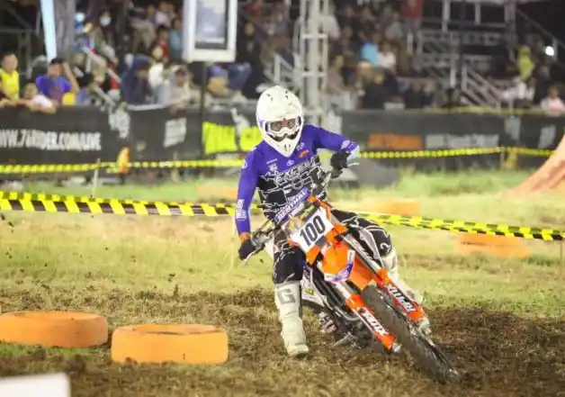 Pembalap motocross M.Excel saat tampil di kelas campuran Trial Game Dirt 2024. (Foto: Antara)