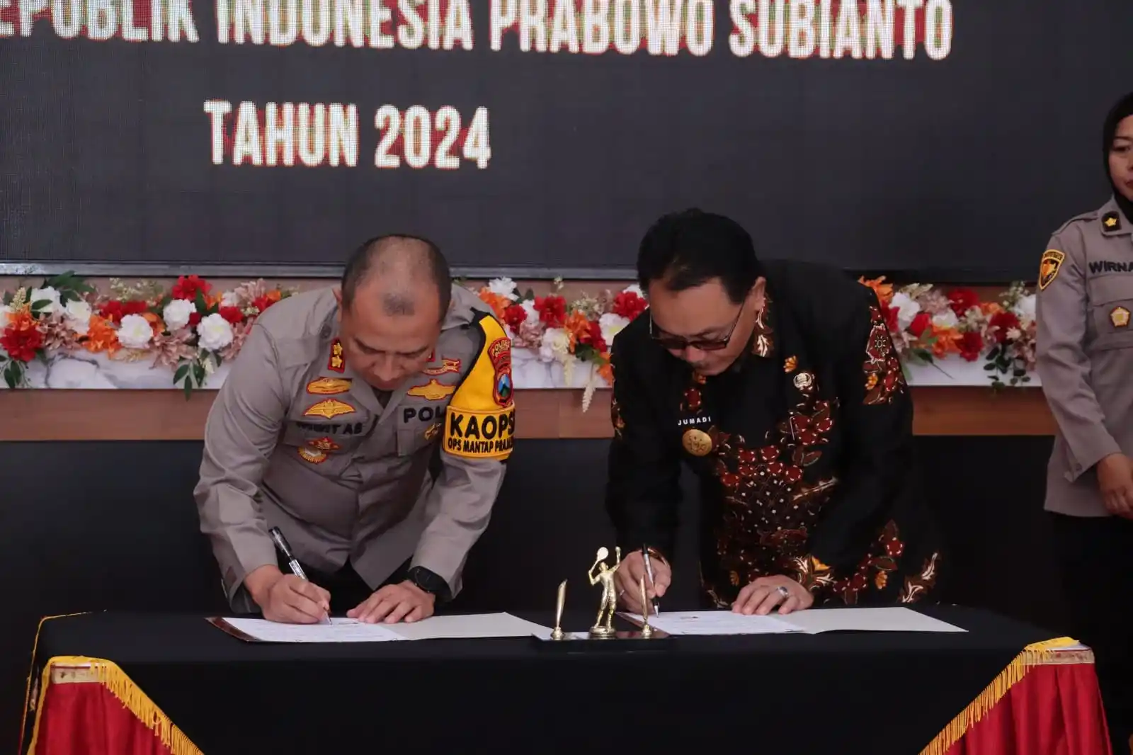 Penandatanganan MoU Kapolres Blitar bersama Pjs Bupati Blitar (Foto: Dok MI/Hms)
