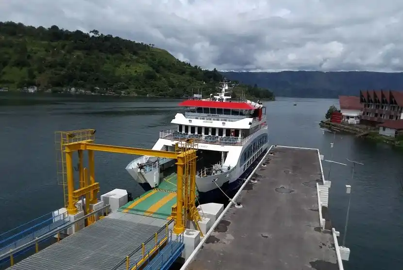 Penyeberangan Danau Toba [Foto: Repro]