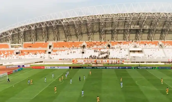Pertandingan Sriwijaya FC (SFC) vs Persikabo 1973 pada Liga 2 Indonesia di Stadion Gelora Sriwijaya Jakabaring. (Foto: Antara)