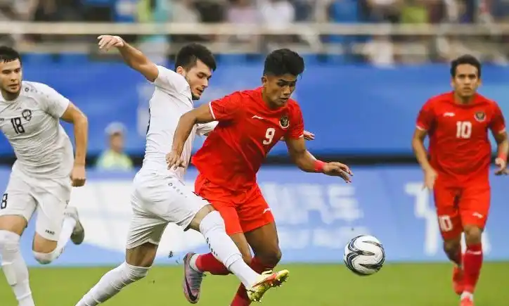 Pesepak bola Timnas U-24 Indonesia Muhammad Ramadhan Sananta (kedua kanan) (Foto: Antara)