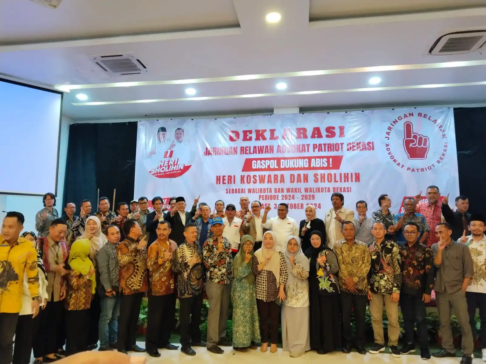 Para Advokat Saat Deklarasi Dukung Paslon Wali dan Wawali Herkos dan Solihin (Foto: Dok MI/M.Aritonang)