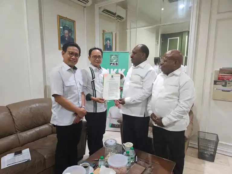 Pasangan calon (paslon) gubernur Willem Wandik-Aloysius Giyai menunjukkan keunggulan signifikan dengan elektabilitas yang kini mencapai 69,1%, naik 5% dibandingkan survei sebelumnya. (Foto: Ist)