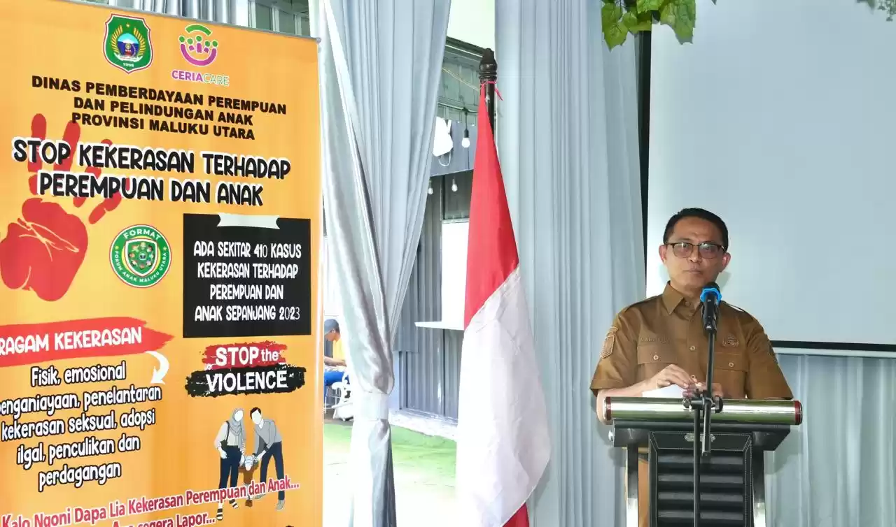 Pj Sekda Maluku Utara, Abubakar Abdullah memberikan sambutan dan secara resmi membuka acara bertajuk "Perempuan Cerdas Memilih," yang diselenggarakan oleh Dinas Pemberdayaan Perempuan dan Perlindungan Anak (DPPPA) di Villa Ria, Kelurahan Sasa, Kota Ternate. (Foto: Istimewa)