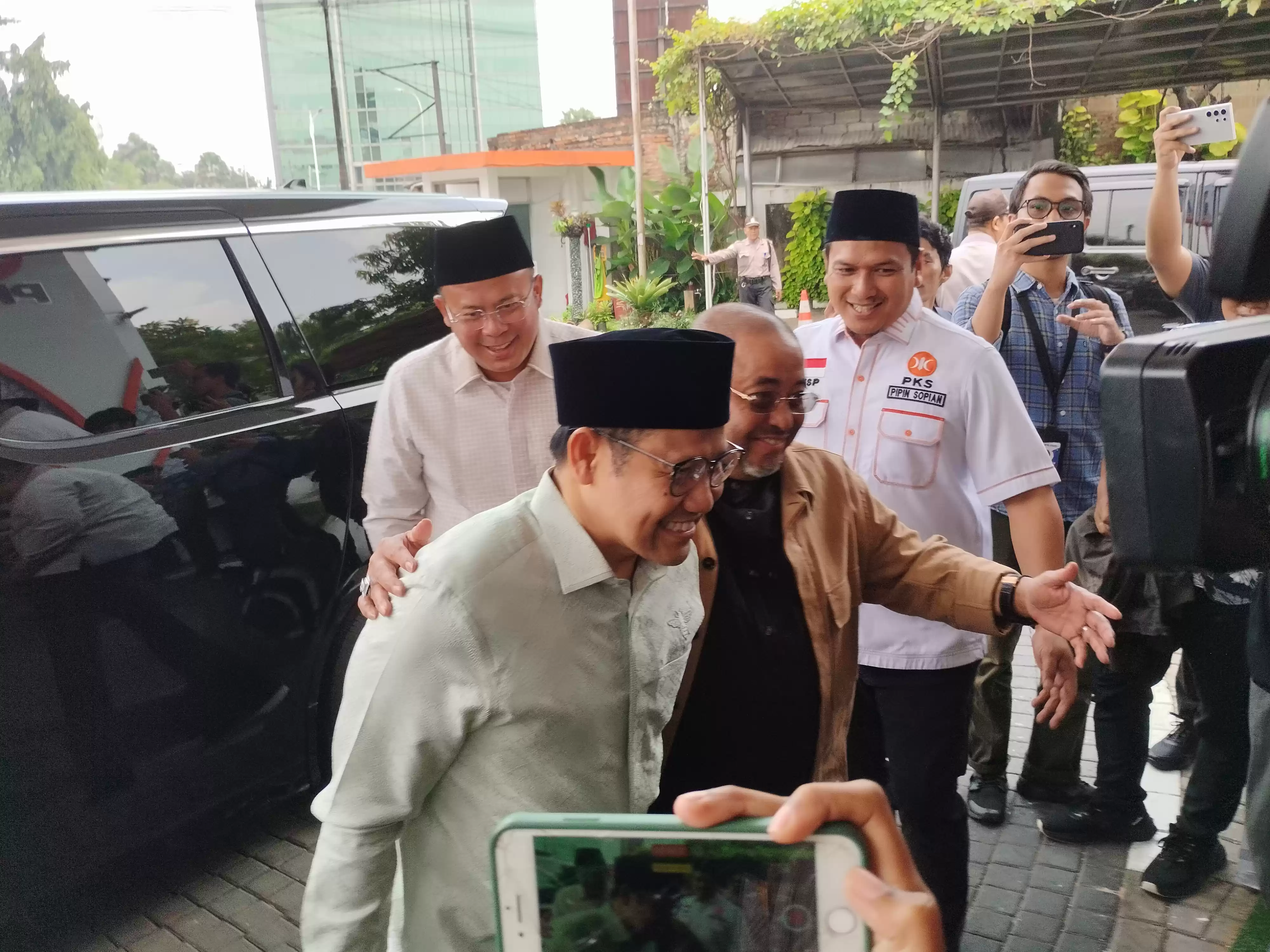 Sekretaris Jenderal Partai Keadilan Sejahtera (PKS) Aboe Bakar Alhabsyi saat menyambut kedatangan Ketua Umum PKB Muhaimin Iskandar di Kantor DPP PKS (Foto: MI/Dhanis)