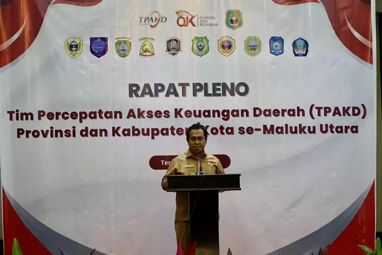 Plh Sekda Maluku Utara, Kadri La Etje membuka sekaligus memberikan sambutan pada acara Rapat Pleno TPAKD Provinsi dan Kabupaten Kota (Foto: Ist)