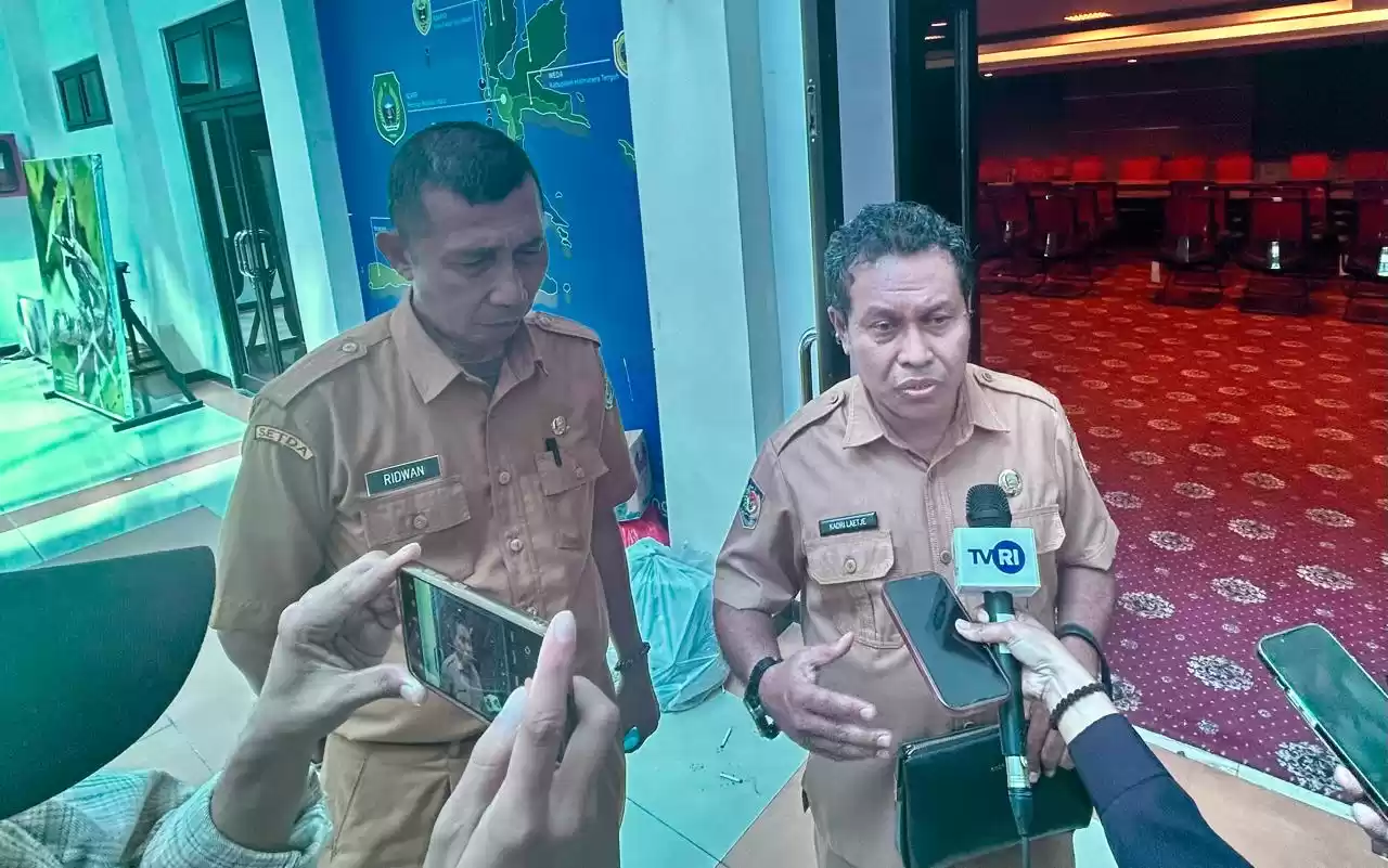 Plh Sekda Maluku Utara (Malut) Kadri La Etje, saat diwawancarai awak media usai pimpin Rakor MCP, di lantai 4 kantor gubernur Malut, Senin (27/5/2024) (Foto: MI/RD)