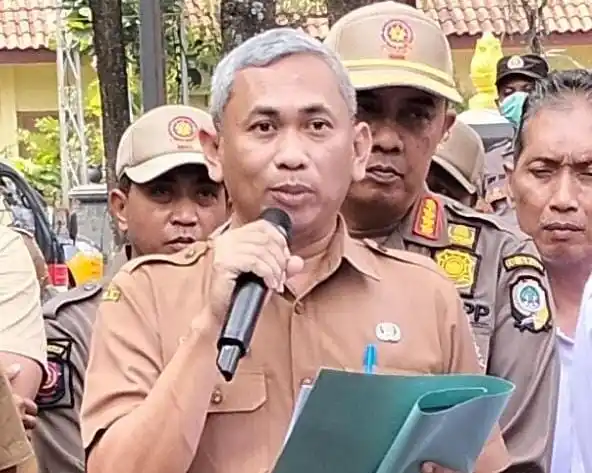 Pembangunan Trotoar dan Saluran di Jalan Teuku Umar Tembus 44%, Perbaiki Drainase dan Percantik Kota Plt Kepala Dinas PUPR Kabupaten Tulungagung, Agus Sulistiyono (Foto: Dok MI/Joko Prasetyo)