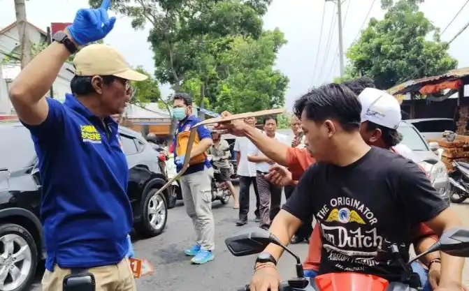 Polisi melakukan pra-rekonstruksi rangkaian peristiwa penembakan siswa SMK di Semarang (Foto: Antara)