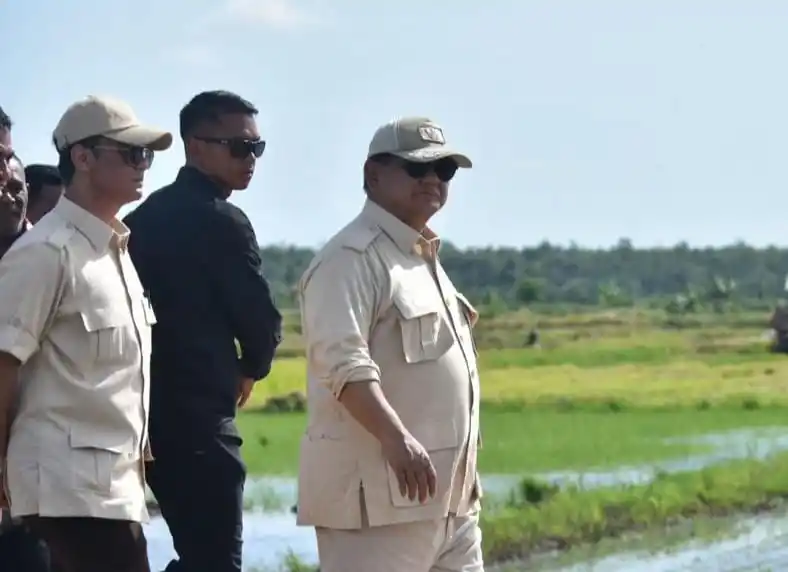 Presiden RI Prabowo Subianto melakukan kunjungan kerja pertamanya sebagai presiden ke Papua, tepatnya di Kampung Wanam di Distrik Ilwayab, Kabupaten Merauke, Papua Selatan,  Minggu (3/11/2024)