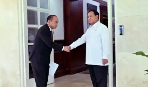 Budi Arie Berulang Kali Disebut di Sidang Kasus Judol: Prabowo Anteng-anteng Saja! Menteri Komunikasi dan Informatika RI Budi Arie Setiadi mendampingi Menteri Pertahanan RI Prabowo Subiakto bertemu dengan CEO Apple Tim Cook di kantor Kementerian Pertahanan RI, Jakarta Pusat, Rabu (17/4/2024). (Foto: Pey HS/Kominfo)