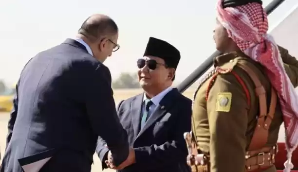 Menteri Pertahanan (Menhan) RI Prabowo Subianto tiba di Bandara Internasional Queen Alia, Amman, Jordania, untuk menghadiri KTT terkait Gaza, Selasa (11/6/2024). (Foto: Doc. Humas Setjen Kemhan RI)
