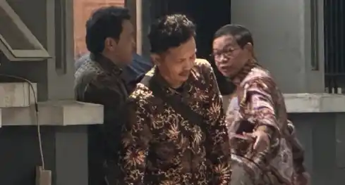 Calon Gubernur DKI Jakarta Pramono Anung (kanan) tiba di kawasan Rumah Presiden Terpilih Prabowo Subianto, Jalan Kartanegara, Jakarta Selatan, Selasa (15/10/2024). [Foto: ANTARA]