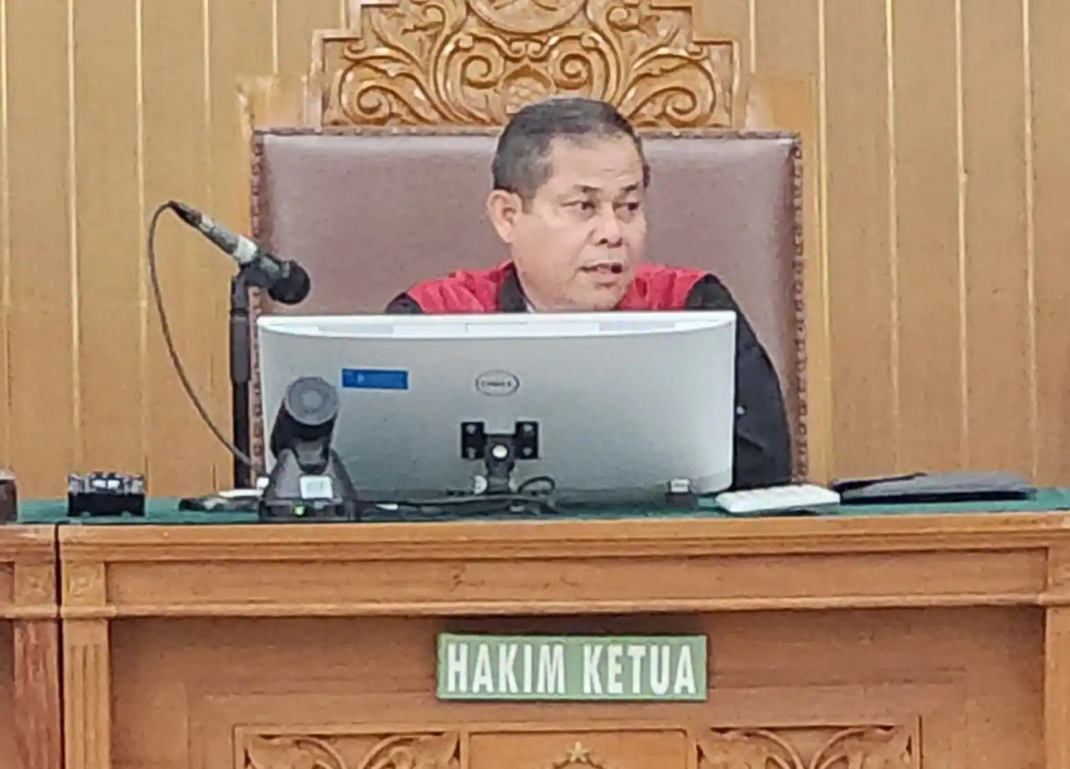 Hakim tunggal PN Jaksel Afrizal Hady saat memimpin persidangan praperadilan yang diajukan Gubernur Kalsel, Sahbirin Noor alias Paman Birin di PN Jaksel, Selasa (12/11/2024)(Foto: Dok MI/Aswan)