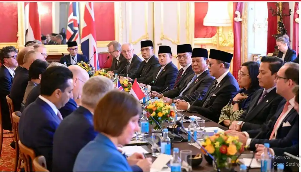 Presiden Prabowo dengan 19 pemimpin perusahaan besar Inggris untuk membahas peluang investasi strategis di Indonesia (Foto: Antara)