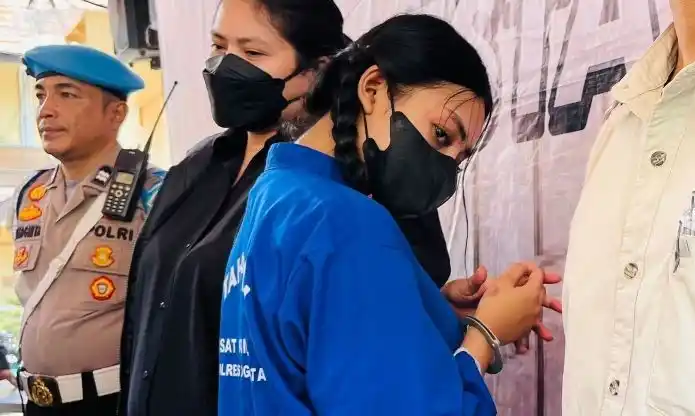 DJ yang menjadi tersangka kasus judi daring, AJP (Foto: Antara)