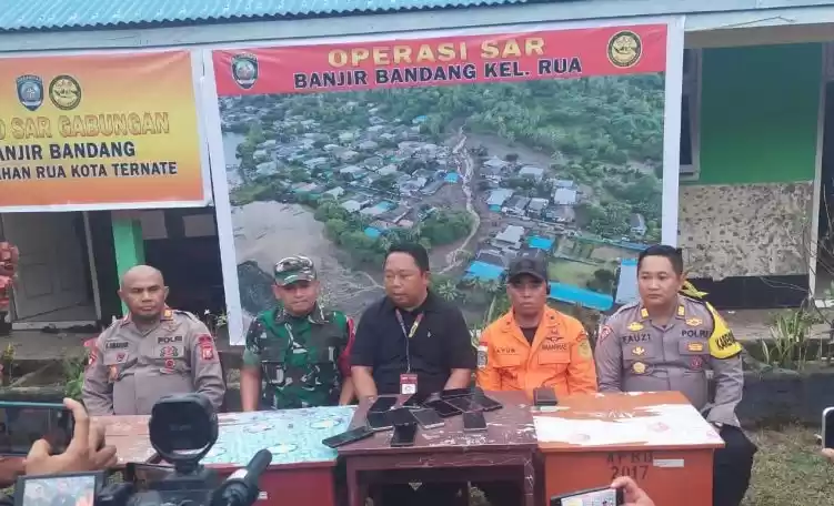 Proses Pencarian Korban Banjir di ternate