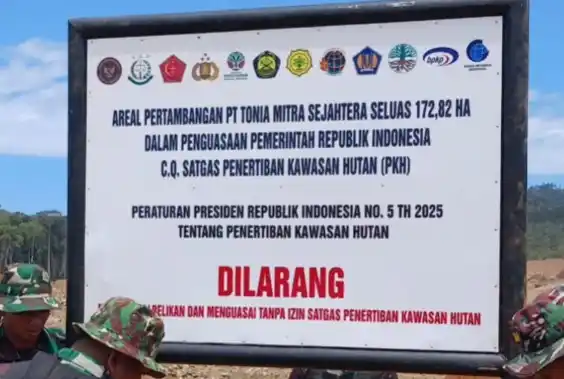 PT Putra Kendari Sejahtera Lolos Penyelidikan Kejagung hingga Tak Disentuh Satgas PKH Satuan Tugas (Satgas) Penertiban Kawasan Hutan (PKH) yang dipimpin Jaksa Agung Muda Bidang Tindak Pidana Khusus (Jampidsus) Kejaksaan Agung (Kejagung) Febrie Adriansyah menyegel konsesi tambang nikel PT Tonia Mitra Sejahtera, serta PT Toshida Indonesia dan PT Suria Lintas Gemilang. Mengapa PT Putra Kendari Sejahtera (PKS) yang diduga melakukan pelanggaran serupa di kawasan hutan produksi terbatas dan hutan lindung Kompleks Lalindu tak turut disentuh?