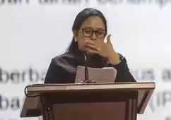 Puan Maharani meneteskan air mata saat mengungkap adanya kader yang melanggar etika partai saat Rakernas V PDIP, Minggu (26/5/2024)