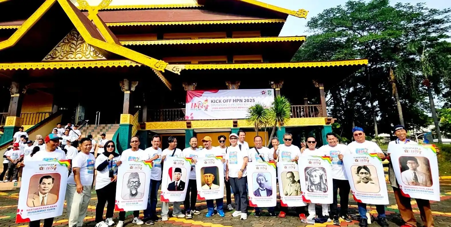 PWI Pusat menyelenggarakan acara Kick-Off Hari Pers Nasional (HPN) 2025 di Anjungan Provinsi Riau - Taman Mini Indonesia Indah (TMII) dengan membawa semangat Hari Pahlawan, Minggu (10/11/2024)