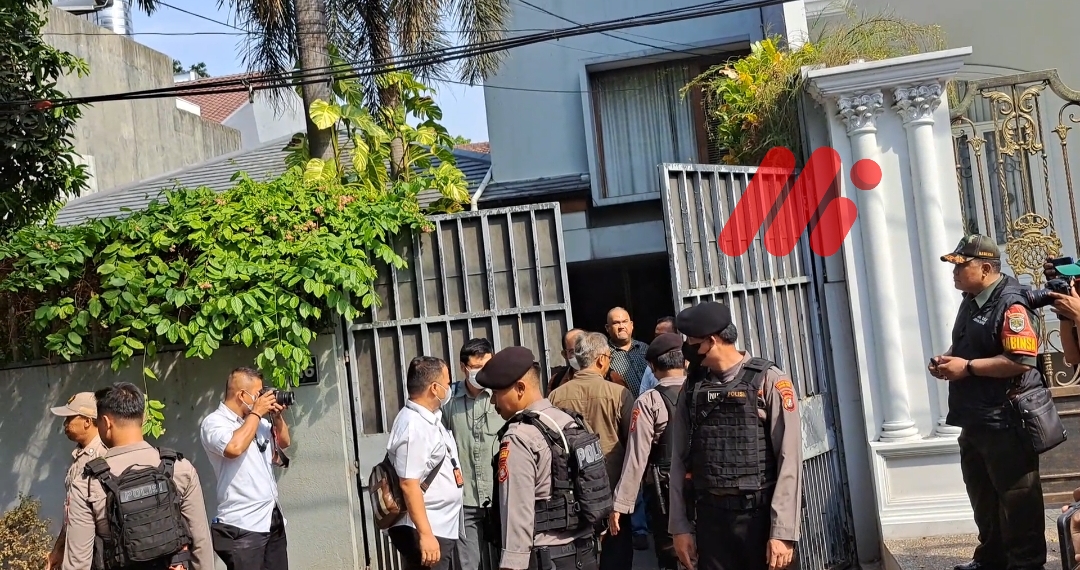 Polda Metro Jaya menggeledah rumah Ketua KPK Firli Bahuri di Jalan Kertanegara, Kebayoran Baru, Jakarta Selatan, Kamis (26/10) (Foto: MI/Aswan)