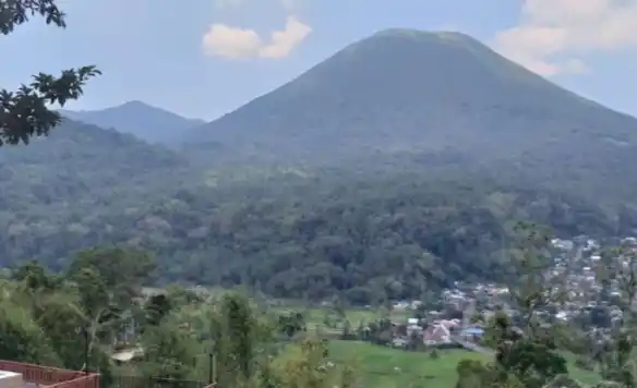 Radius bahaya erupsi Gunung Lokon di Kota Tomohon ditingkatkan menjadi tiga kilometer  (Foto: Antara)