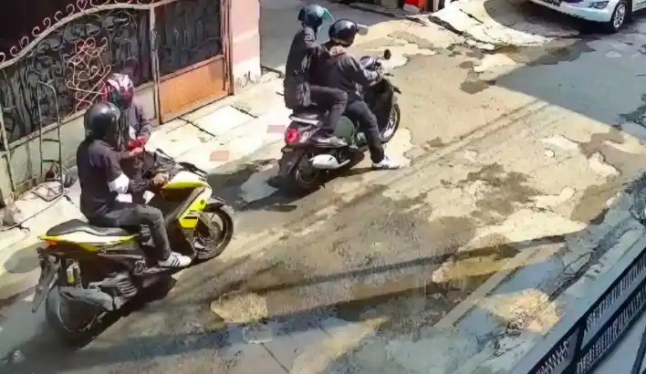 Tangkapan layar CCTV saat para perampok melakukan aksinya di sebuah rumah Jalan Patuha Selatan. (Foto: Antara)