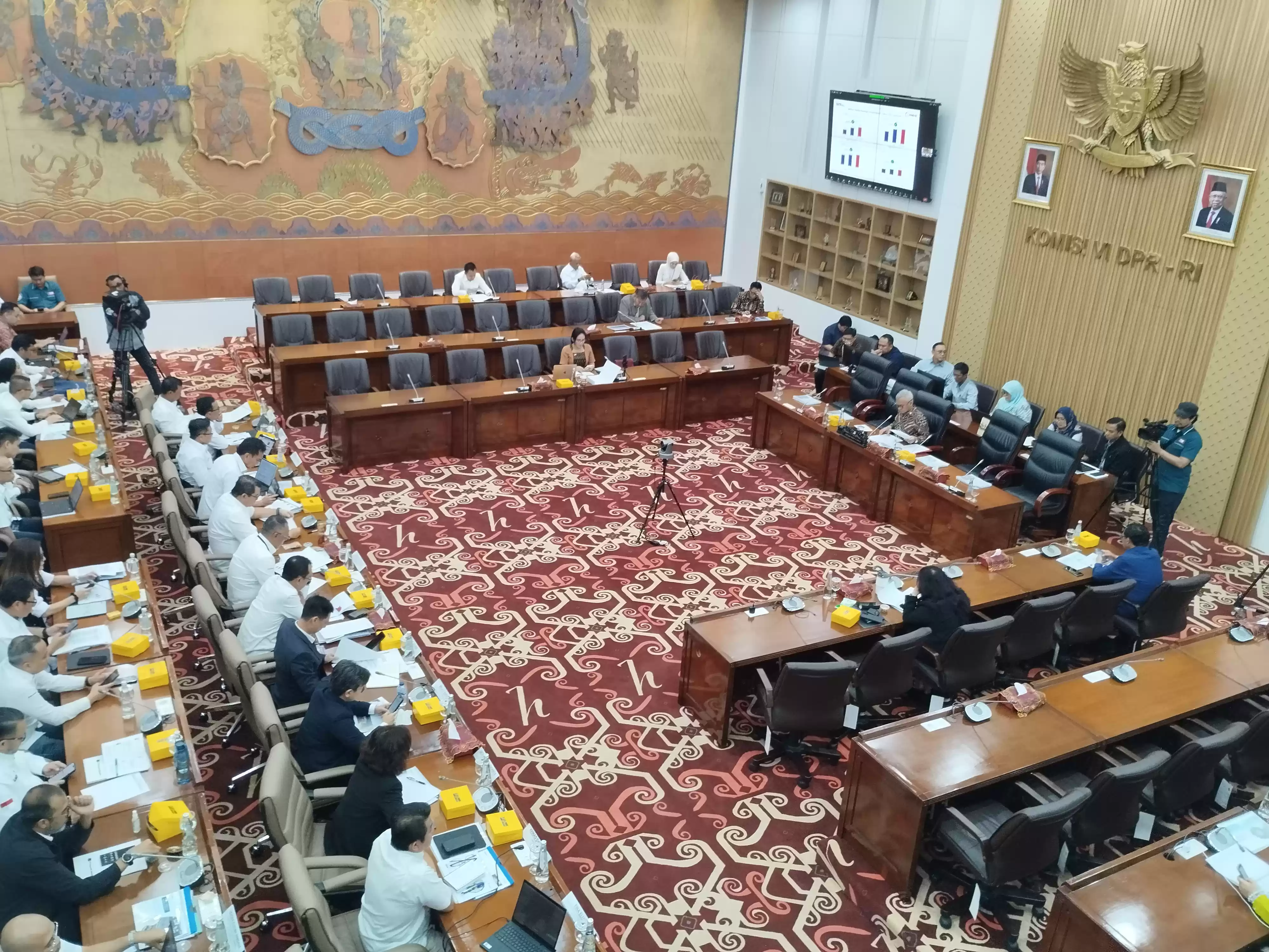 Rapat Dengar Pendapat (RDP) Komisi VI DPR RI bersama PT Mind ID di Kompleks Parlemen, Senayan, Jakarta, Senin (3/6/2024).