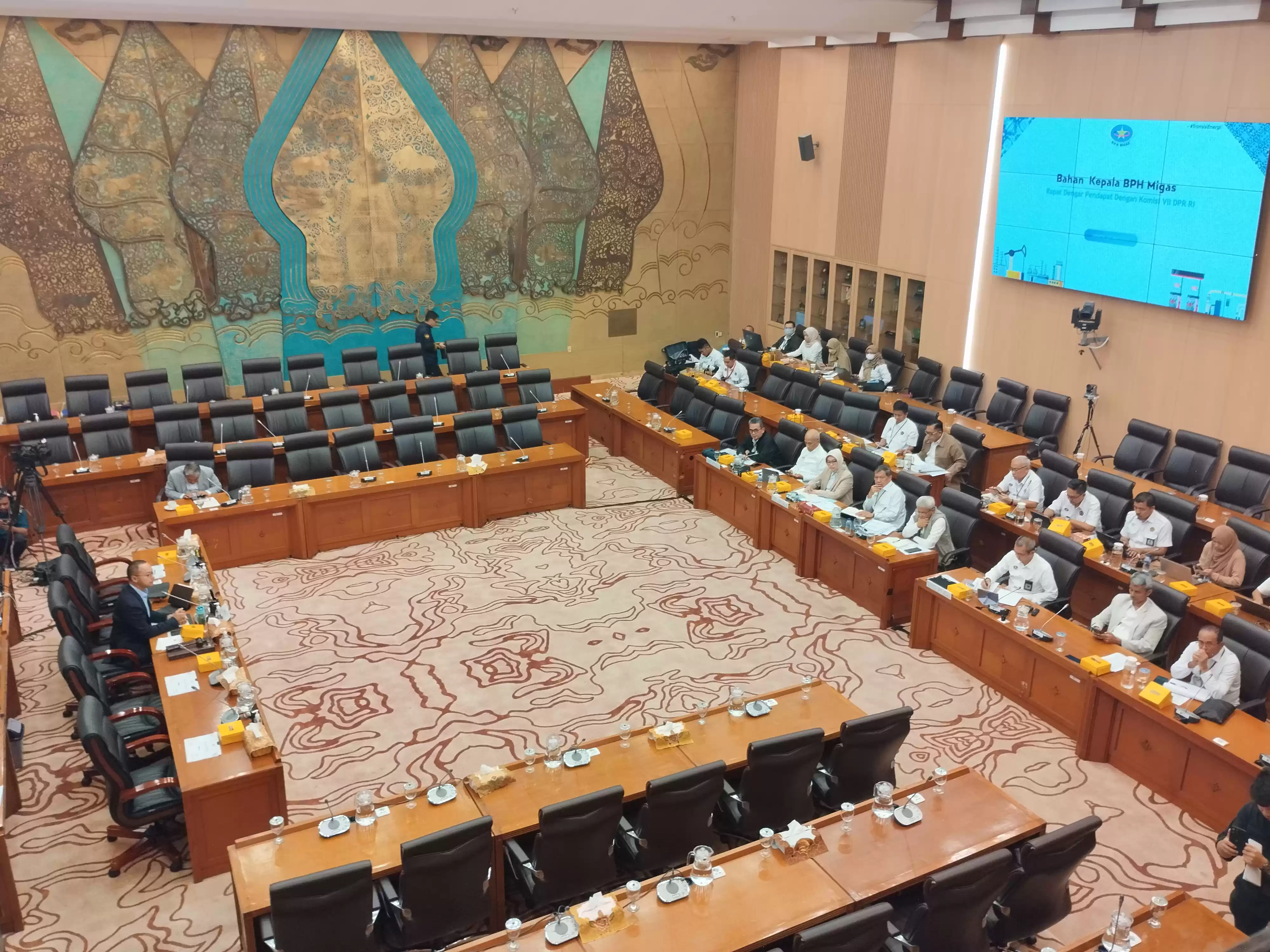 Rapat Dengar Pendapat (RDP) Komisi VII dengan BPH Migas (Foto: NI/Dhanis)