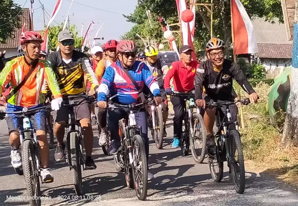 Rijanto bersepeda bareng para penggemar sepeda sehat (Foto: Dok. MI/Joko Prasetyo)