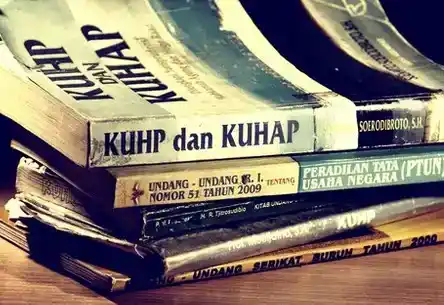 KUHP dan KUHAP (Foto: Istimewa)
