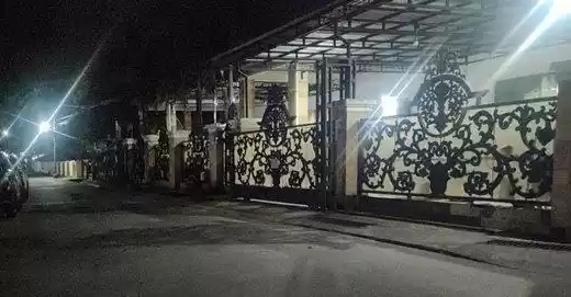 Rumah pribadi mantan Gubernur Kalimantan Timur di Jalan Sei Barito, Kelurahan Pelabuhan, Samarinda Kota, yang dikabarkan tengah digeledah KPK, Senin (23/9/2024) malam.