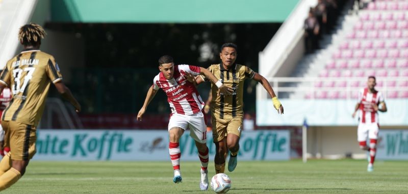 pertandingan Persis Solo melawan Dewa United di Stadion Manahan Solo, Jawa Tengah, Minggu (17/12/2023). (Foto: ANTARA)