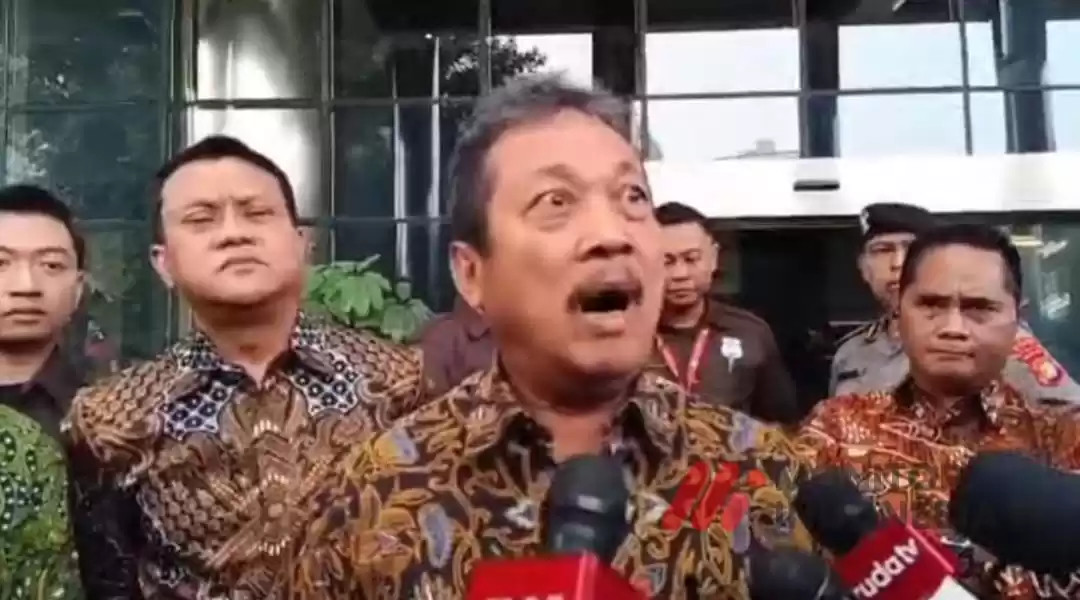 Moment Menteri KP Sakti Wahyu Trenggono melongo saat membantah menerima uang Rp 10 miliar dan 400 juta terkait kasus dugaan korupsi di PT Telkom (Foto: Dok MI)