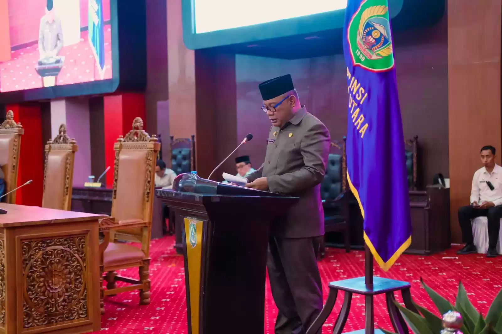 Pj Gubernur Malut Samsuddin A. Kadir, saat berpidato dihadapan anggota DPRD pada Ranperda tentang Pertanggungjawaban Pelaksanaan APBD Provinsi Maluku Utara (Malut) Tahun 2023, Sofifi, Jumat (5/7/2024) (Foto: Humas DPRD)