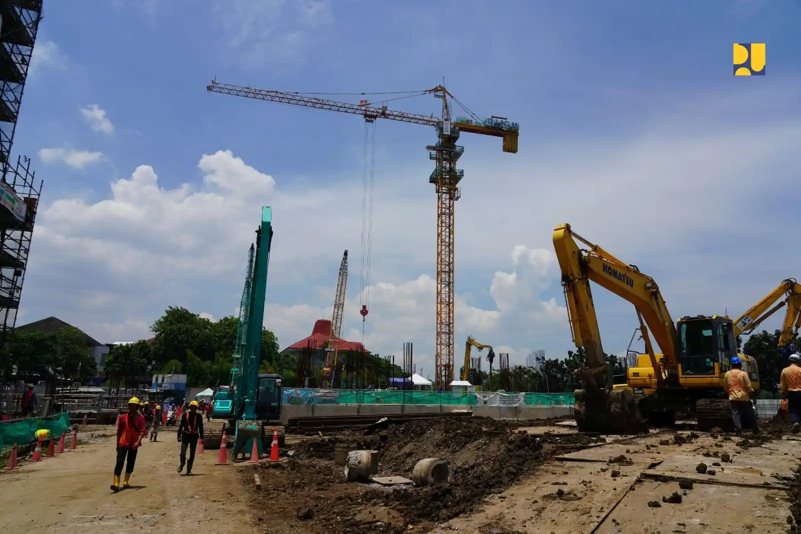 Kementerian PU Hadirkan Infrastruktur Sanitasi Modern Jakarta Sewerage Development Project Kementerian Pekerjaan Umum terus mempercepat pembangunan infrastruktur sanitasi di DKI Jakarta melalui proyek Jakarta Sewerage Development Project (JSDP) Zona 1 yang berlokasi di Pluit, Jakarta Utara. (foto: PU)