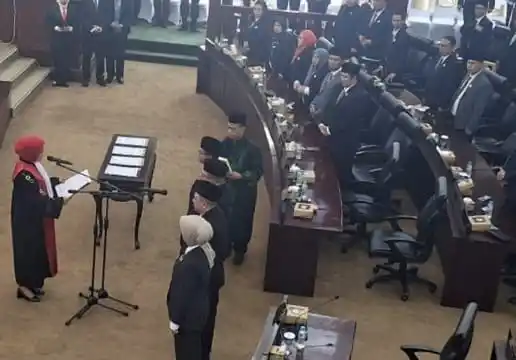 Pelantikan Ketua DPRD Kota Bekasi oleh Wakil Ketua Pengadilan Negeri Kota Bekasi (Foto: Istimewa)