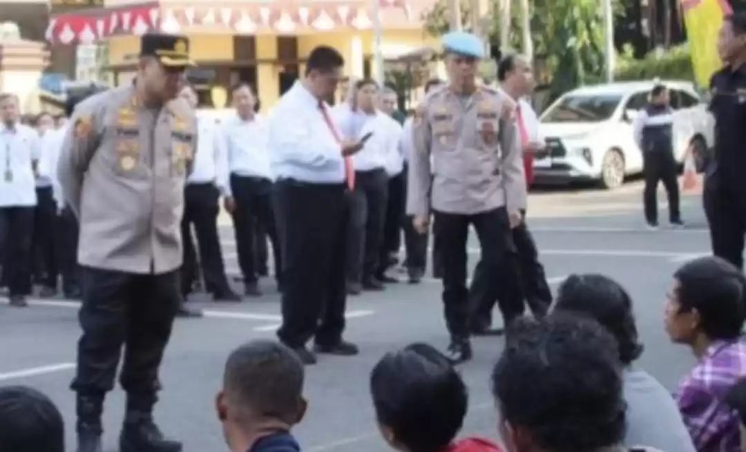 Sebanyak 28 orang preman diamankan oleh anggota Satuan Samapta Polres Metro Jakarta Utara.