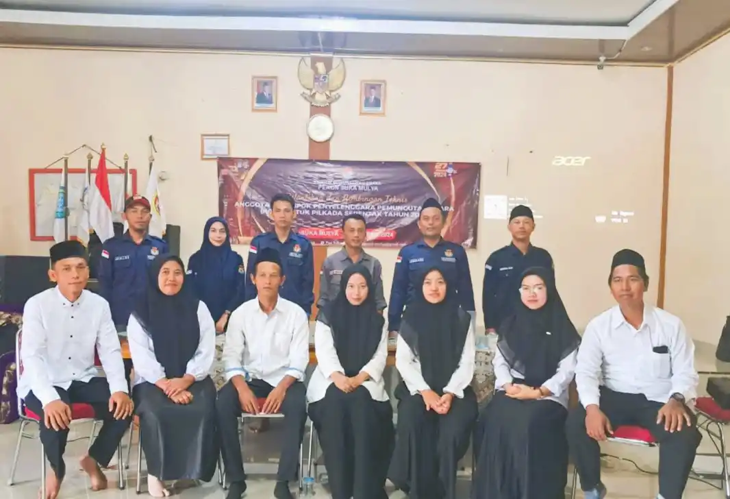 Sejumlah anggota KPPS Suka Mulya (Foto: MI/Ahmadi)