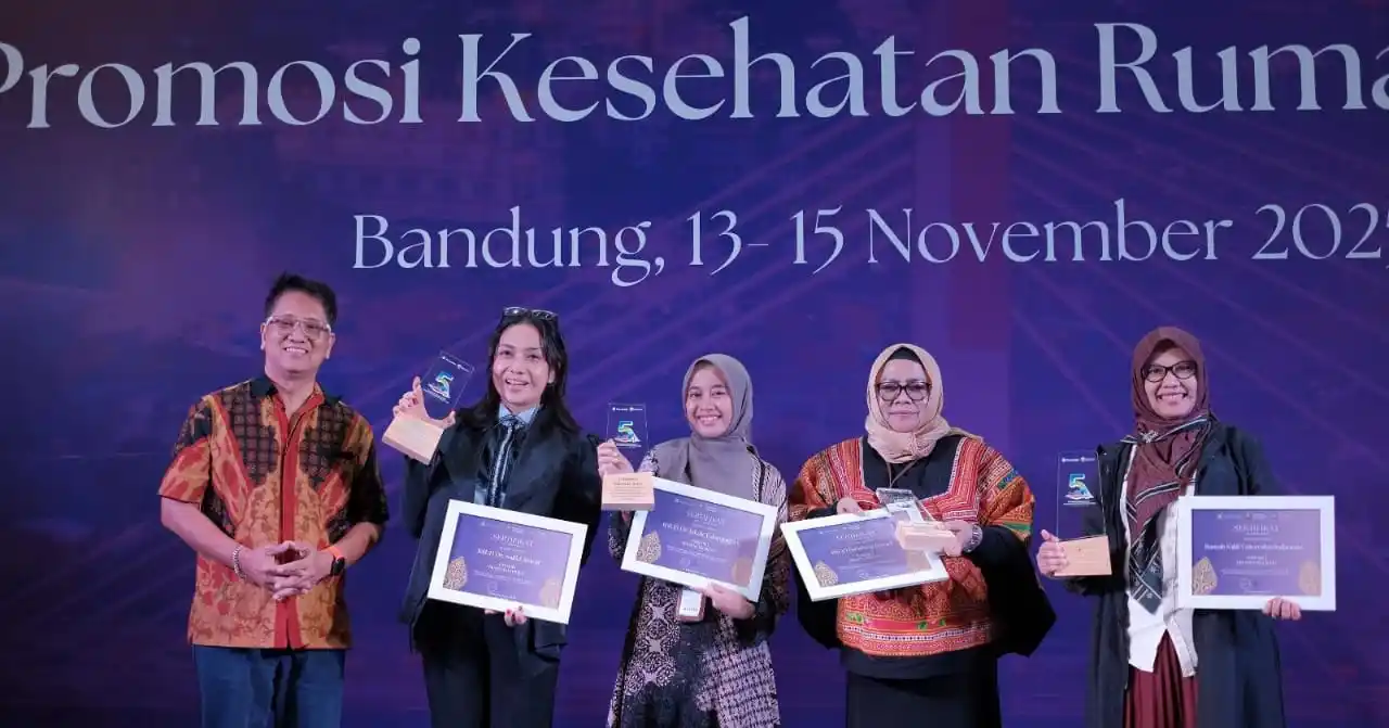 Sesi foto bersama pemenang Inovasi Video Promosi Kesehatan. (Dok: RSUD/MI)