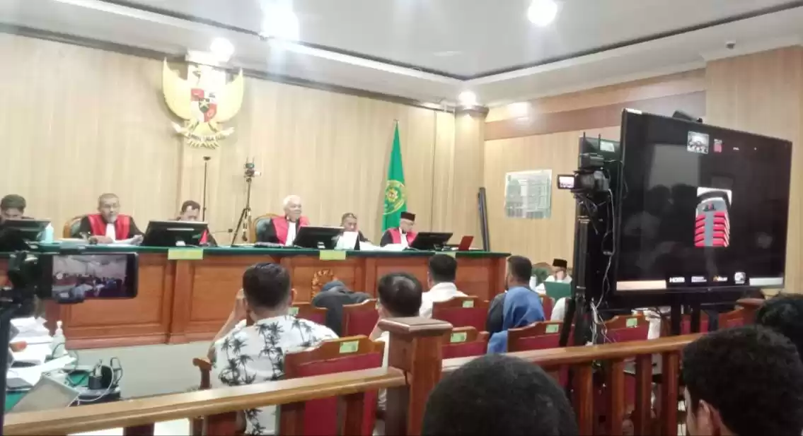 Sidang dugaan kasus suap eks gubernur Maluku Utara yang dipimpin langsung oleh Hakim Ketua Rommel Franciskus Tompubolon, di Ternate (Foto: Istimewa)