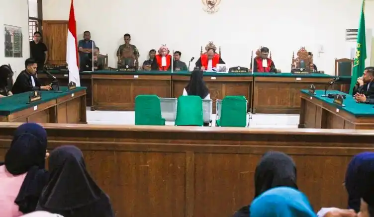 Sidang perkara pembunuhan berencana ibu mertua di PN Kendari (Foto: Antara)
