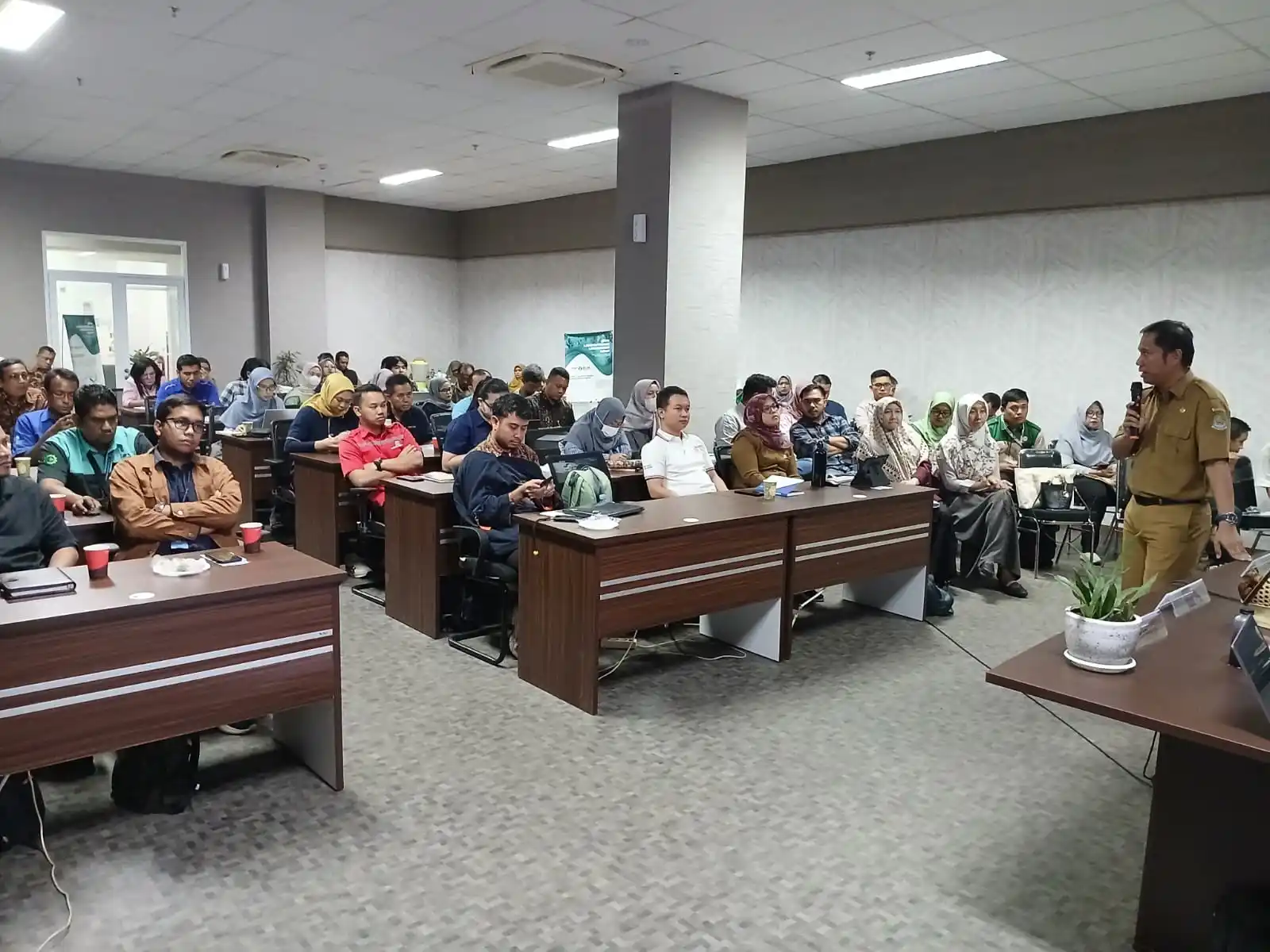 Sosialisasi Peraturan Menteri Lingkungan Hidup dan Kehutanan Nomor.14 Tahun 2024 tentang  Penyelenggaraan Pengawasan dan Sanksi Administratif Bidang Lingkungan Hidup (Foto/Diskominfotandi)