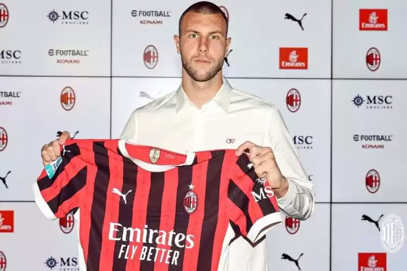 AC Milan Rekrut Bek Asal Serbia Starhinja Pavlovic [Foto: Doc. AC Milan]