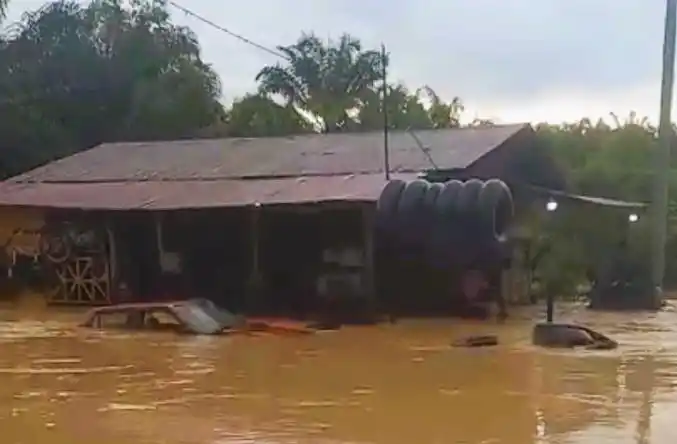 Banjir yang merendam pemukiman penduduk di Kota Subulussalam, Aceh (Foto: Anatara)