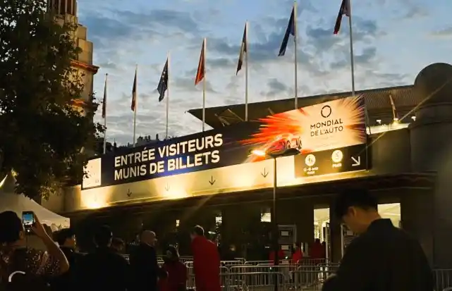 Suasana luar Paris Motor Show 2024. (Foto: Antara)