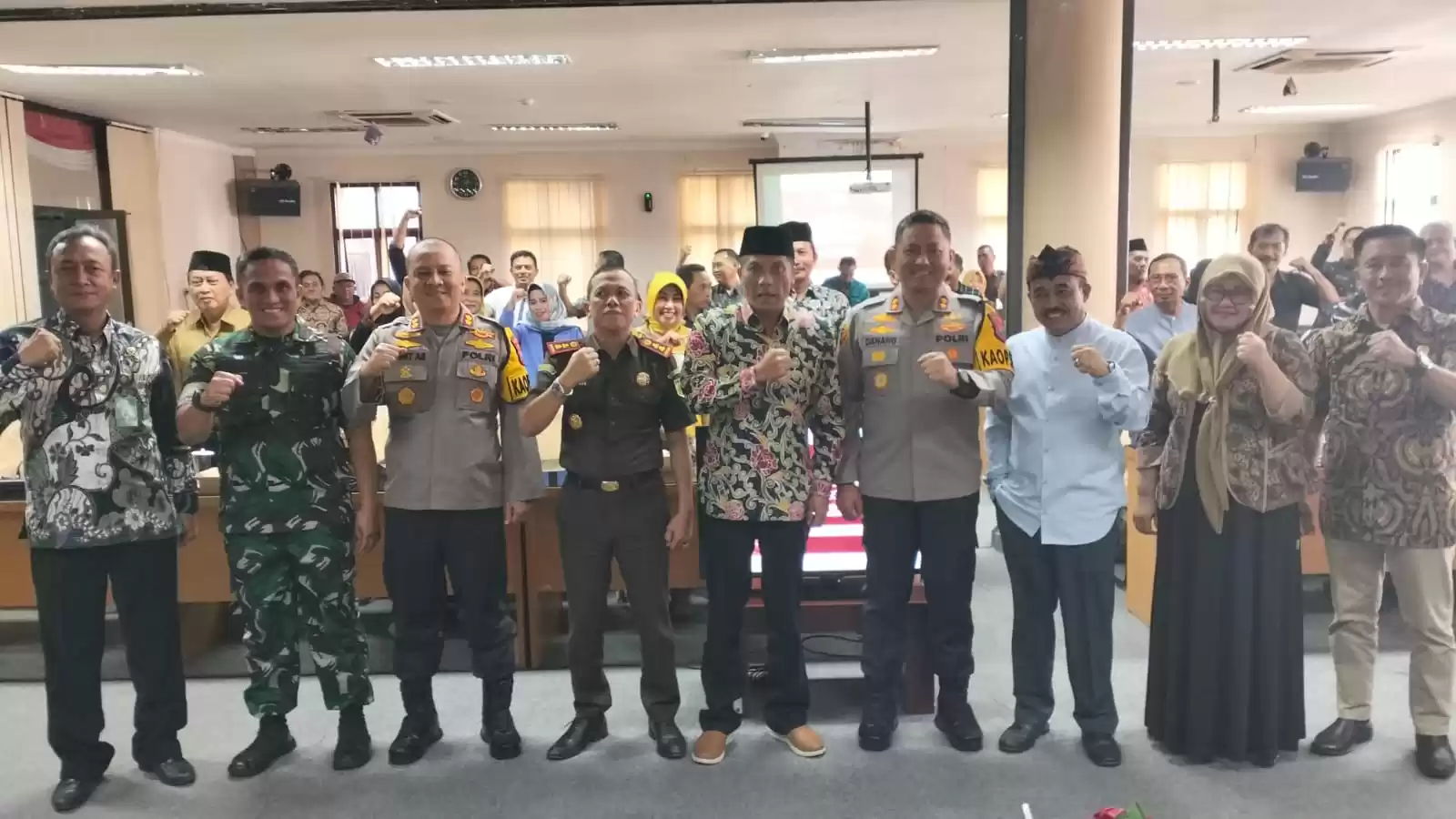 Foto bersama usai rapat kerja Forkopimda bersama pimpinan dan anggota DPRD kabupaten Blitar (Foto: MI/DPRD Kabupaten Blitar)